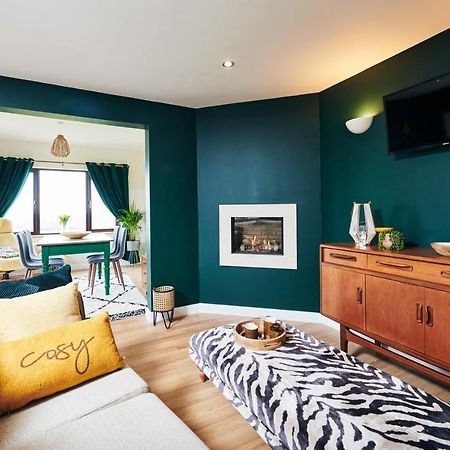 Maes Y Mel- A Couples, Pet Friendly, Rural Romantic Getaway With Countryside Views Gellywen 外观 照片