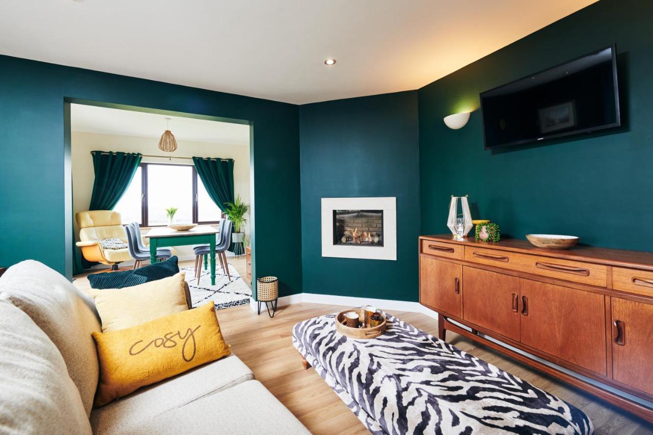 Maes Y Mel- A Couples, Pet Friendly, Rural Romantic Getaway With Countryside Views Gellywen 外观 照片