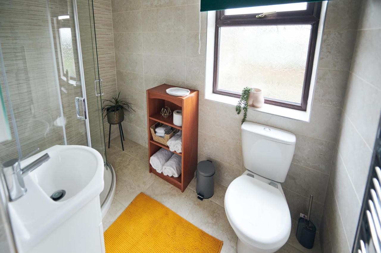 Maes Y Mel- A Couples, Pet Friendly, Rural Romantic Getaway With Countryside Views Gellywen 外观 照片